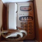 analóg vonalas, nyomógombos telefon - retro fotó