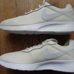 Új eredeti Nike Tanjun 39-es 40-es 40, 5-es 41-es 42-es 42, 5-es női sportcipő utcai cipő fél áron fotó