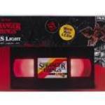 Paladone PP9948ST, Stranger Things - VHS Logo Light, 18, 7 cm, USB, Asztali lámpa fotó