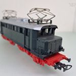 A194 H0 1: 87 Piko BR E44 vasútmodell villanymozdony - remek futással fotó