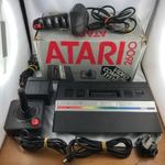 DOBOZOS Atari 2600 Jr Rainbow szivárványos konzol csomag tartozékaival használt, 1 hónap garanciával fotó