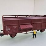 A292 H0 1: 87 Lima no. 3182 vasútmodell nyitható oldalfalú tehervagon Preiser figurával fotó