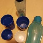 Tupperware öko palack 1 l + műanyag palack 0, 5 l + 4 db. műanyag pohár (csak egyben) fotó