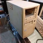 Retro Pentium 3 (Celeron 1 GHz), 256 Mb RAM, (60 Gb HDD) BIOS-ig tesztelve, XP-s matricával eladó. fotó