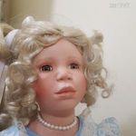 BEA-TOYS Svájci porcelán baba fotó