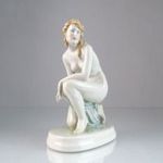 0M346 Zsolnay porcelán térdelő akt szobor fotó