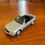 Mercedes-Benz 500 SL kisautó 1: 43 fotó