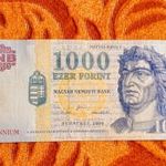 2000 -es "Millenniumi" 1000 Forint vízjeles fémszálas bankjegy UV aktivitással (L2538) fotó