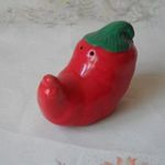 Paprika alakú porcelán fűszertartó, sótartó fotó