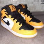 Air Jordan 1 Mid Taxi (GS) (554725-701) cipő, méret: 36.5 (23.5 cm) fotó