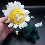 Anne Geddes Daisy Doll (eredeti) margaréta baba 19 cm fotó