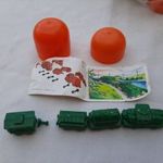 régi retro kinder tojás játék vonat szerelvény- Gyűjtőknek fotó