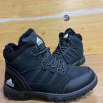 Új Adidas bélelt férfi bakancs 44 -es méret fotó