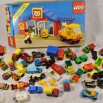 1982 ES LEGO DOBOZBAN FELLELT 38 DB RÉGI KIS KORABELI JÁTÉK TRAFIKÁRU AUTÓ EGYBEN fotó