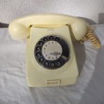 [ABC] Retro bézs tárcsás telefon, Magyar Posta fotó