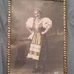 1930-40 körül. Magyar folklór, népviselet - lány 45x32 cm( Antik kerettel.) fotó