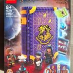 LEGO 76396 Harry Potter - Roxfort pillanatai: Jóslástanóra fotó