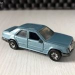 Matchbox Mercedes 300E, 1986, nyitható első ajtókkal, játék autó. fotó