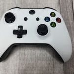 Xbox One / S / X - Series S / X - PC : Gyári Vezeték Nélküli Kontroller Fehér-Fekete Egyedi Szín fotó