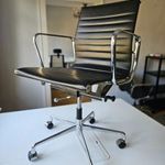 EA 108 irodai Eames görgős forgószék (replika) 4db fotó