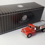 Matchbox Platinum 92024 Mack B Delivery Truck 1956 'Budweiser' [1: 43 méret] fotó