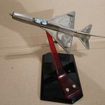 Régi MIG - 21 repülőgép modell fémből + bakelit talp fotó