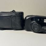 Yashica Zoommate 105 analóg fényképezőgép tokjával fotó