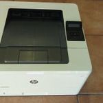 HP LaserJet M402 lézernyomtató. fotó