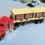 Matchbox Peterbilt + Articulated Trailer Uniroyal fotó