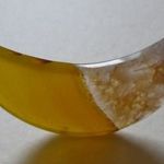 ÁSVÁNY-ÉKSZER Achát medál (~43 mm) Yellow-white geode Agate half-moon pendant fotó