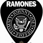 RAMONES - CLASSIC LOGO. pengető nyaklánc fotó