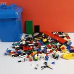 Eredeti LEGO elemek figurák kiegészítő csomag !! 700g LEGO + LEGO tárolódoboz együtt !! fotó