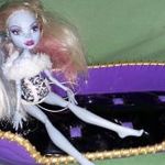 Eredeti MATTEL - MONSTER HIGH BARBIE baba szoba bútor rémes babaágy BABÁVAL 30X12cm a képek szerint fotó