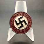 NSDAP pártjelvény / II. világháborús német fotó