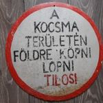 A Kocsma Területén Földre Köpni És Lopni Tilos tábla - átmérő 44 cm fotó