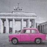 Jármű, kocsi, autó, verda, járgány 7., pink Trabant a Brandenburgi kapu előtt, dekor szalvéta fotó