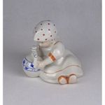 1T335 Pöttyös kendős korsós kislány Zsolnay porcelán figura fotó