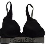 CALVIN KLEIN fekete modern minőségi 75B PUSH UP MELLTARTÓ fotó