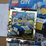 (LE86) ÚJ BONTATLAN LEGO CITY FIGURA , RENDŐR AUTÓVAL + ÚJSÁG fotó