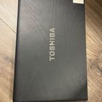 Toshiba R850-14q bekapcsol, törött kijelző fotó