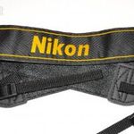 Nikon feliratos nyakpánt fotó