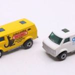 Matchbox MB-68 Chevy Van variációk, 2 darab felújított variáció! "Adidas" és ausztrál fotó