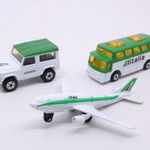 Matchbox Land Rover 90 + Airport Coach + A300B Airbus "ALITALIA" (3 modell szett) fotó