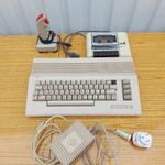 Vintage 1991-ből Commodore 64 személyi számítógép a múltból + töltő + Commodore meghajtó + joystic fotó