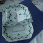 Régi Herendi porcelán petrezselyem mintás tál és két edényke fotó