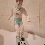 régi Rába ETO Hollóházi porcelán focista figura és Bajnoki érem 1983 és egy jelvény , posta talán.. fotó