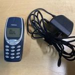 Retró Nokia 3310 töltővel - bekapcsol fotó