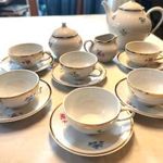 Régi Hollóházi 6 személyes porcelán aranyozott virágmintás teáskészlet fotó