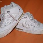 JORDAN EXCLUSIVE SPORT CIPŐ NAGYON EXTRA GYEREK FIÚ 38-AS MÉRET fotó