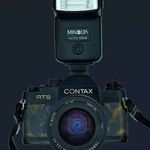 Contax RTS fényképezőgép, Tamron objektívvel, Hoya UV szűrővel és Minolta vakuval fotó